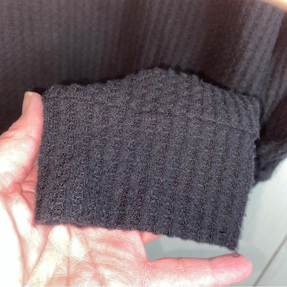 Beyond Yoga Black Blouse with Long Sleeves vV Neck So Soft - Picture 4 of 7